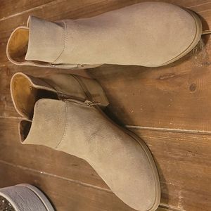 Crown Vintage Taupe booties